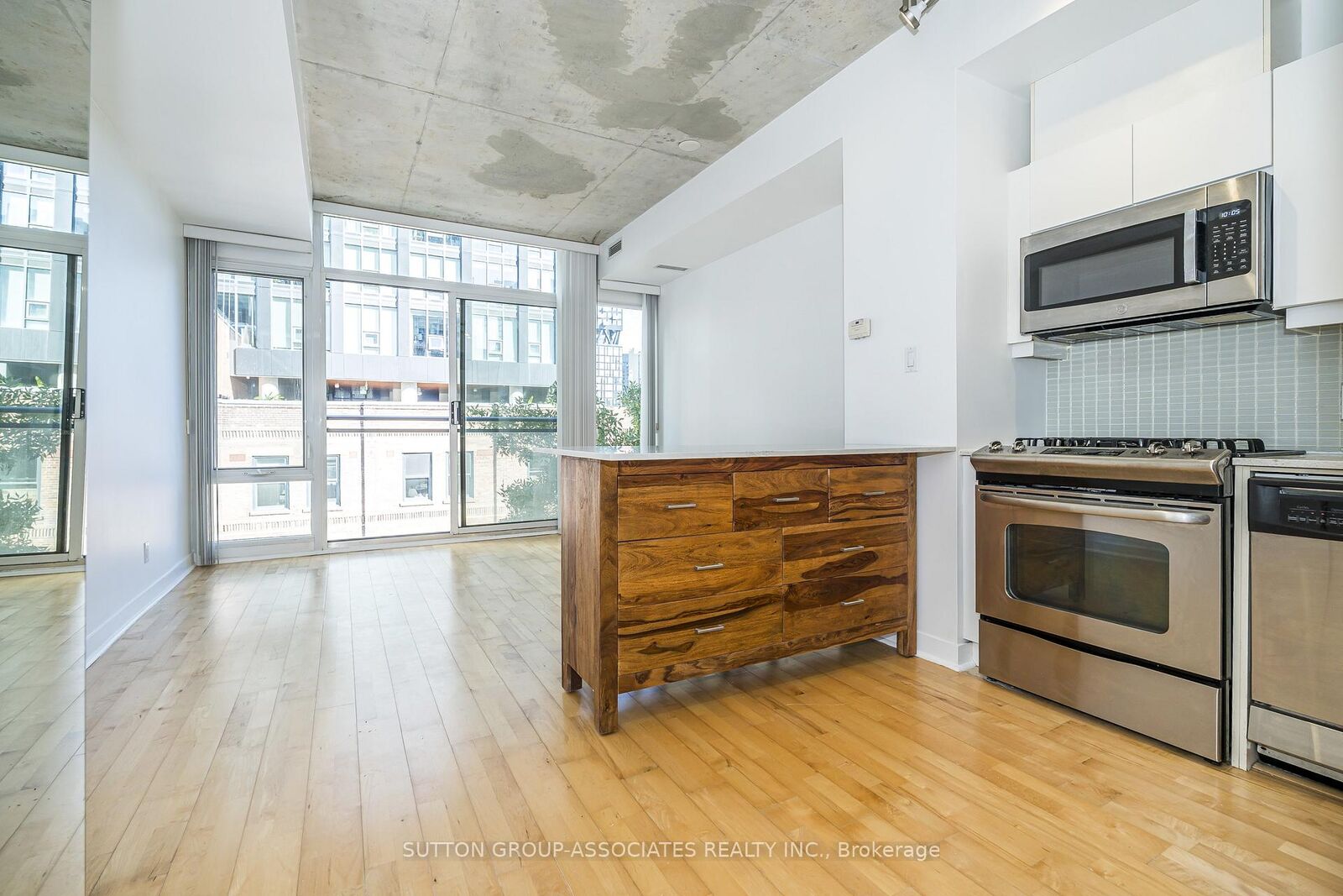 Property Photo: 127 Queen Street E 405 ON M5C 1S3