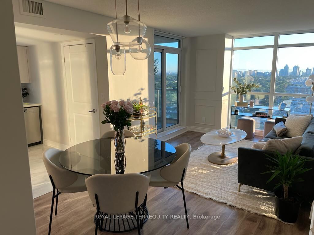 Property Photo:  28 Harrison Garden Boulevard 1911  ON M2N 7B5 