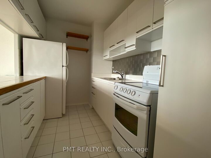 Property Photo:  580 Christie Street 606  ON M6G 3E3 