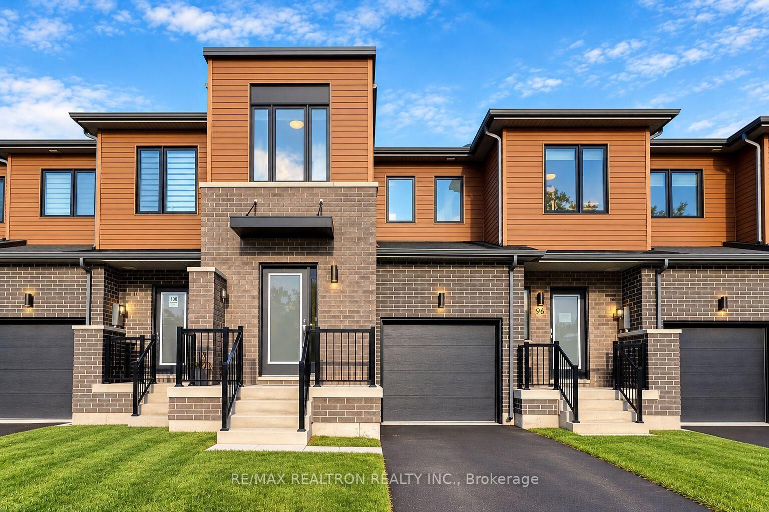 Photo de la propriété:  98 Fairlane Avenue  ON L9J 0M5 