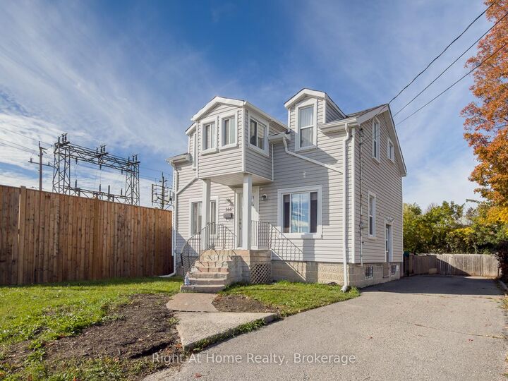 Property Photo:  166 Catharine Street  ON K8P 1M8 
