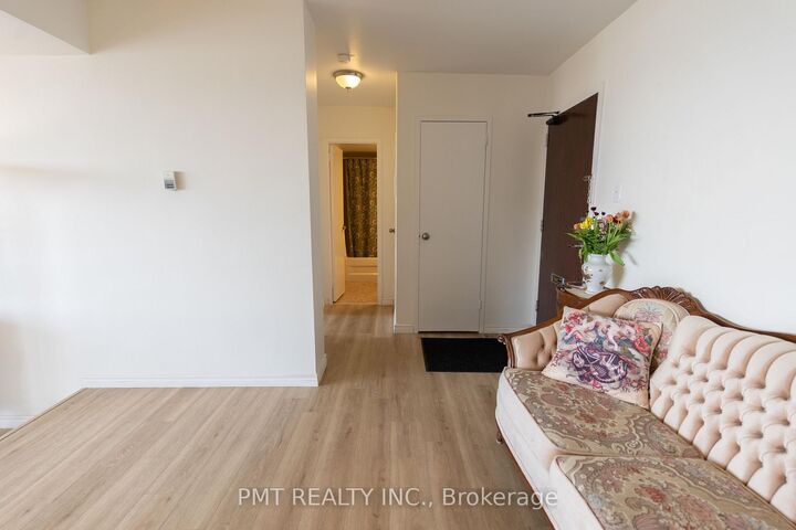 Property Photo:  20 Forest Manor Road 1204  ON M2J 1M2 