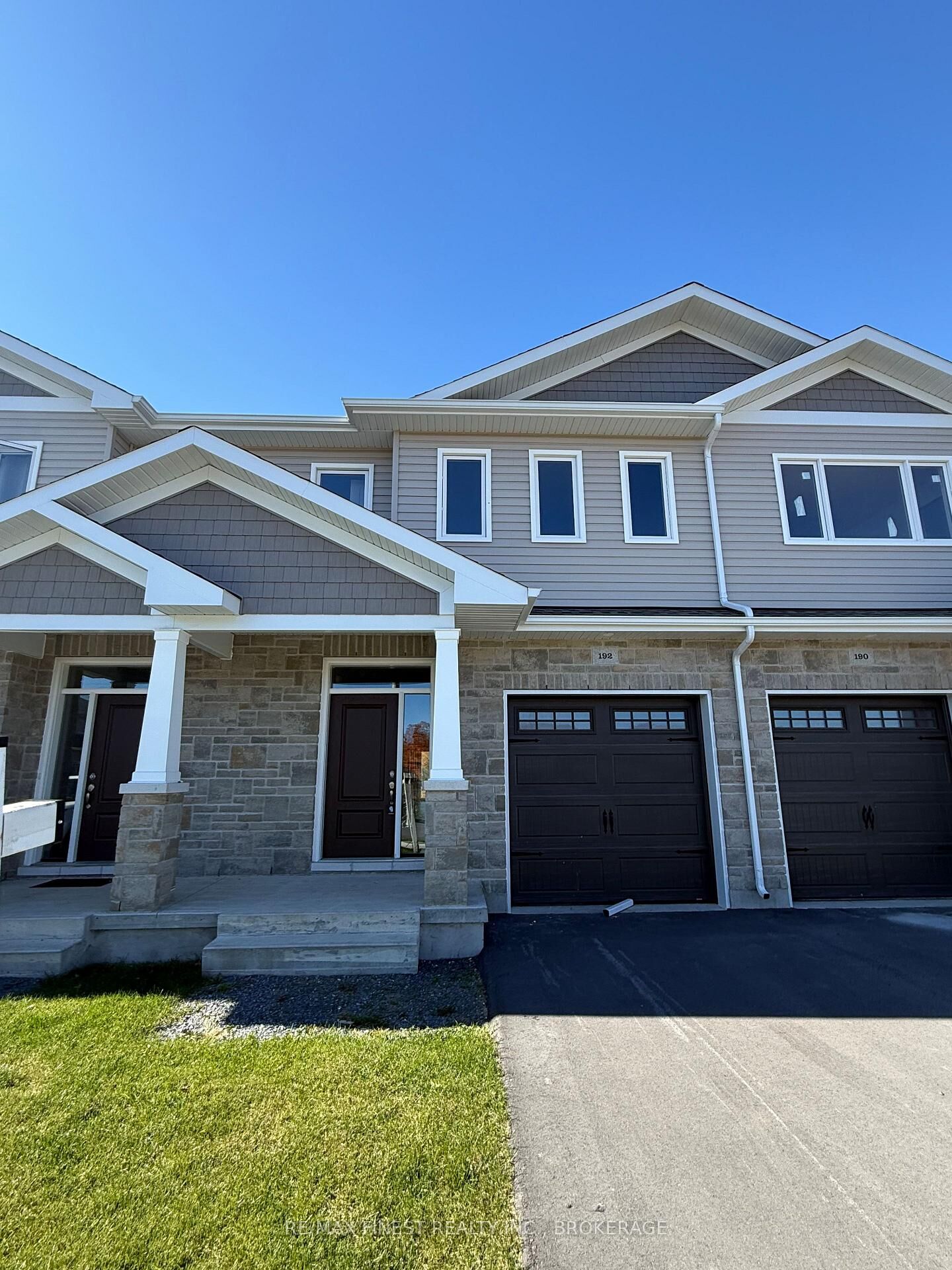 Property Photo:  192 Heritage Park Drive  ON K7R 3X8 