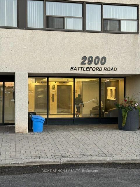 Property Photo: 2900 Battleford Road 211 ON L5N 2V9