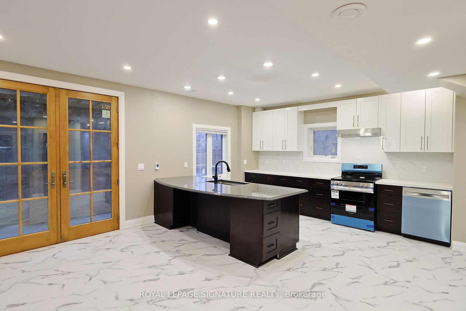 Property Photo:  380 McGibbon Drive Lower  ON L9T 8V1 