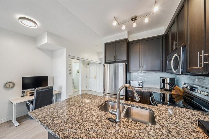 Property Photo:  9245 Jane Street 902  ON L6A 0J9 