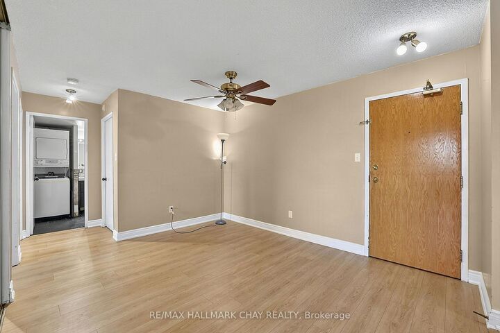 Property Photo:  326 Major Mackenzie Drive E 705  ON L4C 8T4 