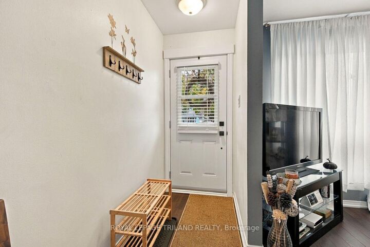 Property Photo:  111 Wellesley Cres Crescent A  ON N5V 1J6 