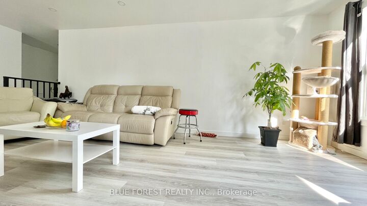 Property Photo: 2-53 Tumbleweed Crescent ON N6E 2N6