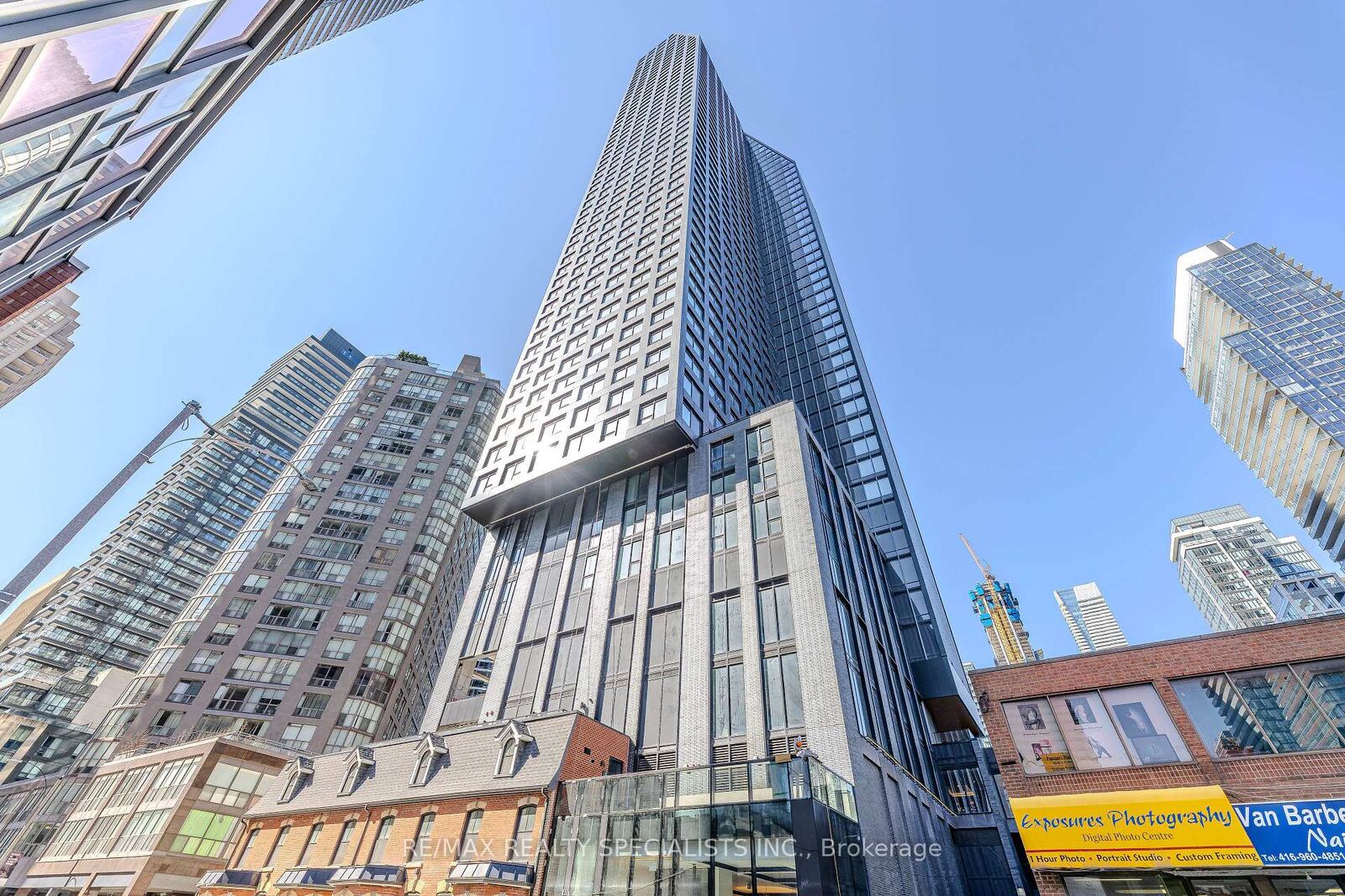 Property Photo:  8 Wellesley Street W 3702  ON M4Y 0J5 