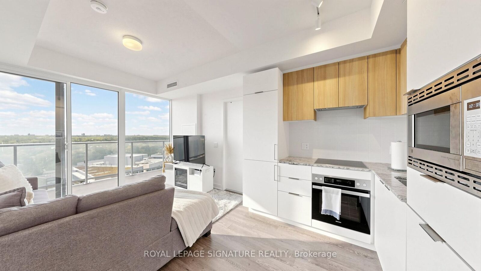 Property Photo:  50 O'Neill Road 1608  ON M3C 0R1 