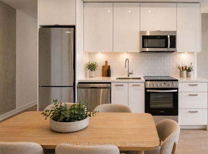 Property Photo:  284 King Street E 2207  ON M5A 1K4 