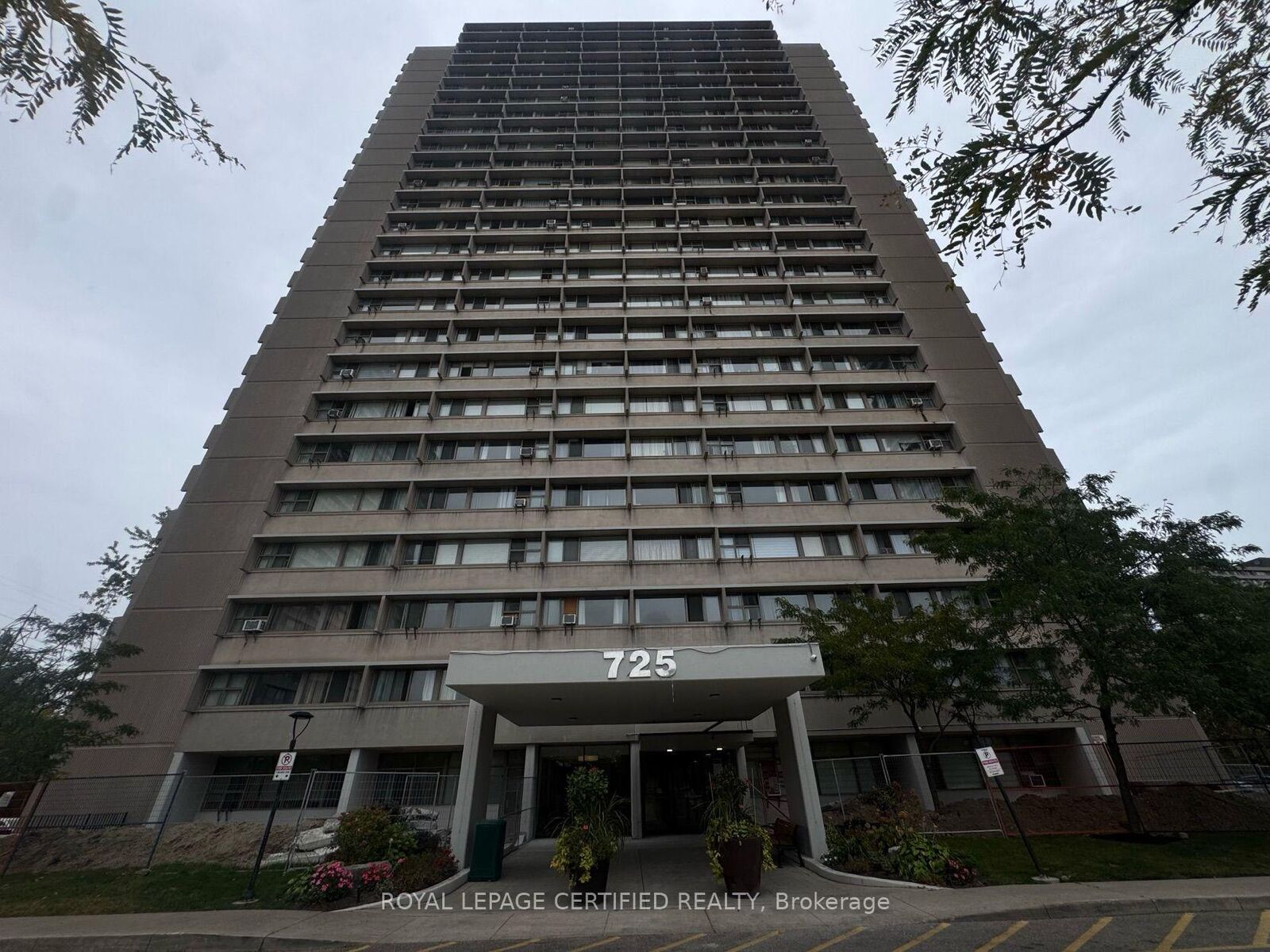 Property Photo: 725 Don Mills Road 2405 ON M3C 1S5