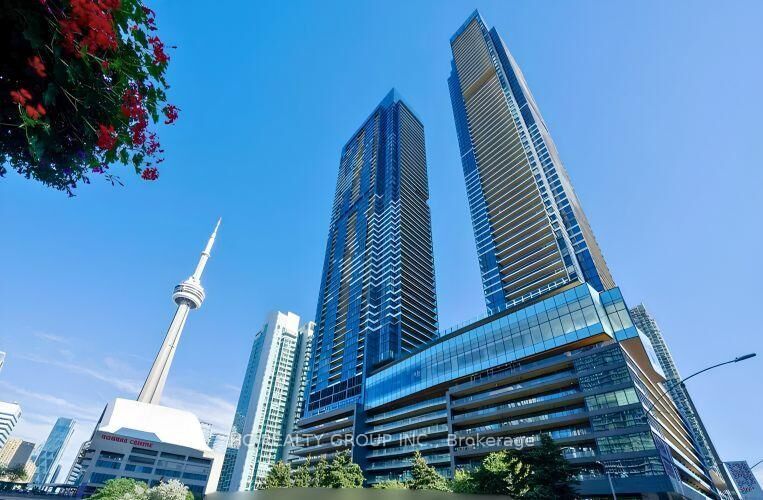 Property Photo:  1 Concord Cityplace Way 739  ON M5V 0X3 