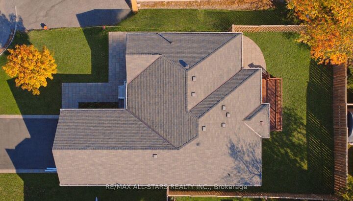Property Photo:  9 Maple Avenue E  ON K0L 2V0 