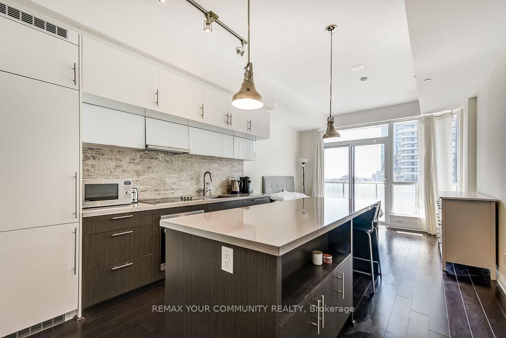 Property Photo:  8 Mercer Street 1809  ON M5V 0C4 