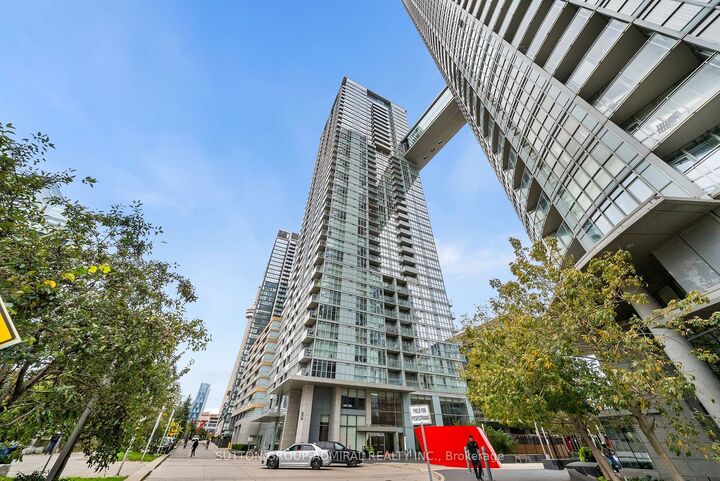Property Photo:  15 Iceboat Terrace 2012  ON M5V 4A5 