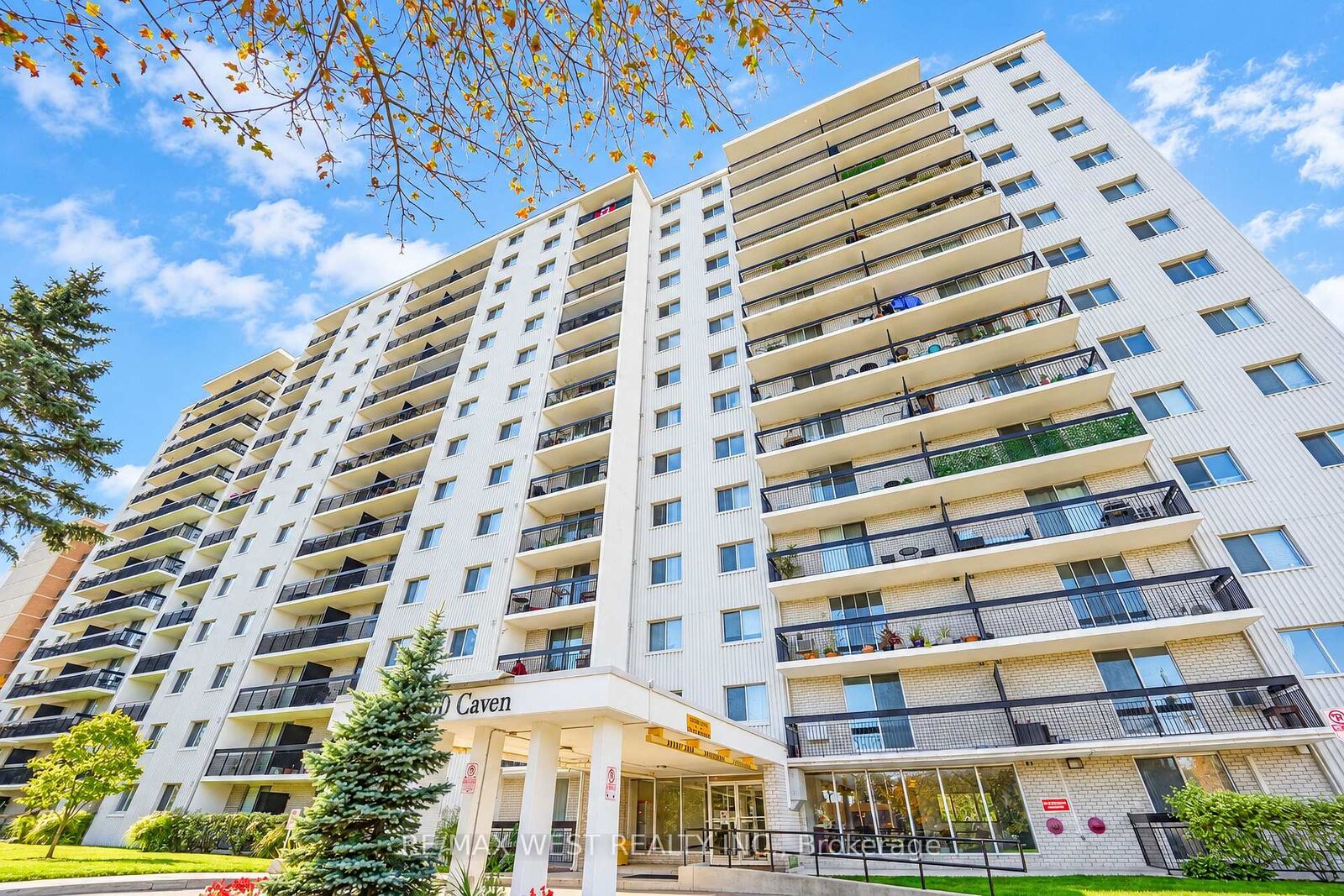 Property Photo:  1100 Caven Street 406  ON L5G 4N3 