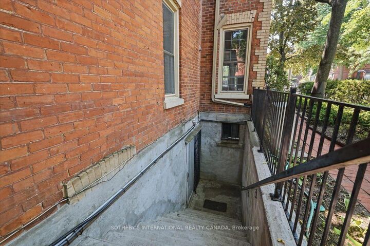 Property Photo:  33 Rose Avenue Lower Unit  ON M4X 1N7 