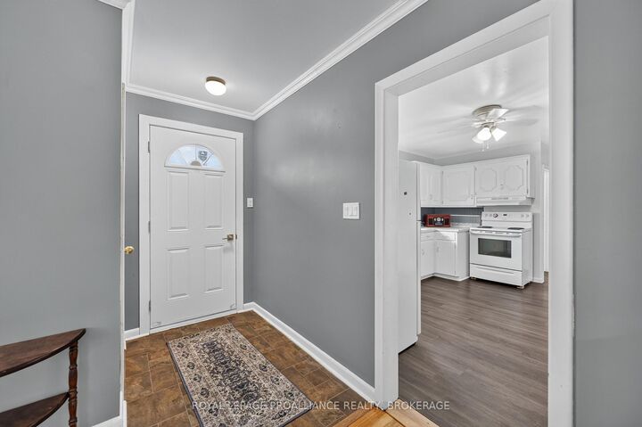 Property Photo:  39 Fairfield Boulevard  ON K7N 1L3 