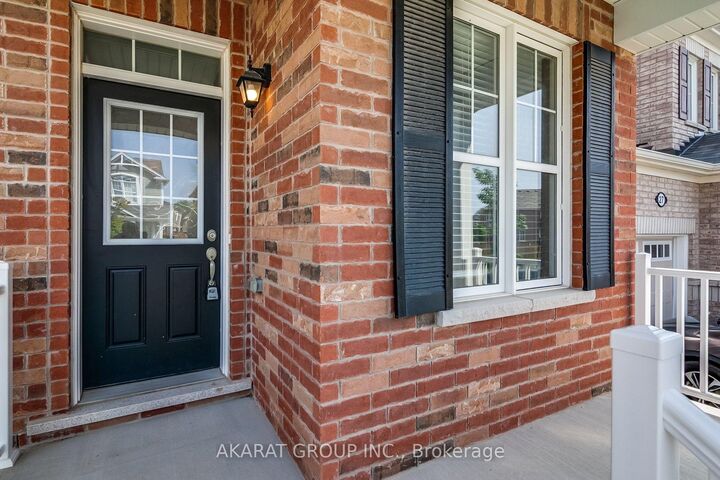 Property Photo:  31 Pickett Place  ON N3E 0B7 