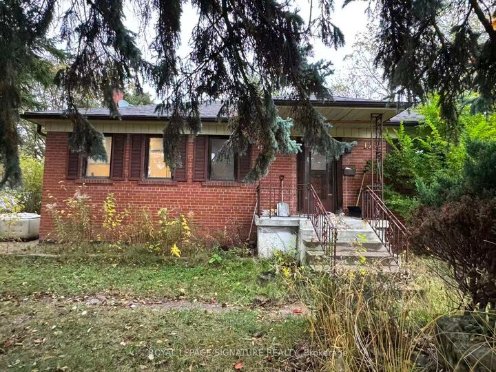 Property Photo:  122 Earlton Road  ON M1T 2R6 