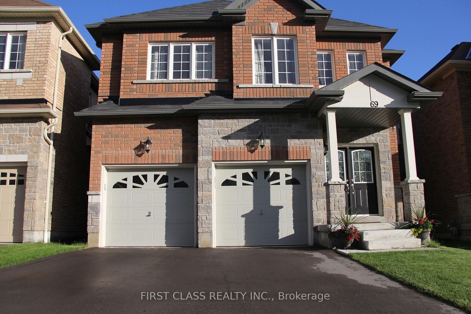 Property Photo:  69 Promenade Drive  ON L1R 0L5 