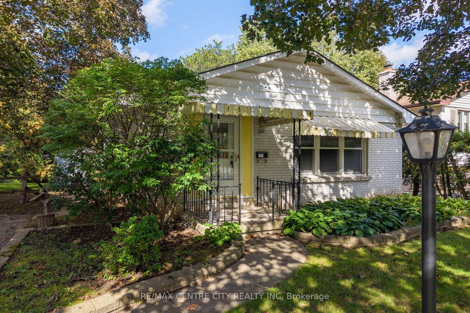 Photo de la propriété:  740 Dunboyne Crescent  ON N5X 1Y1 