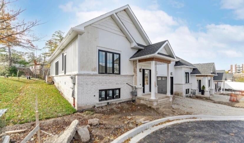 Property Photo:  8 Santa Barbra Lane  ON L7G 0P7 