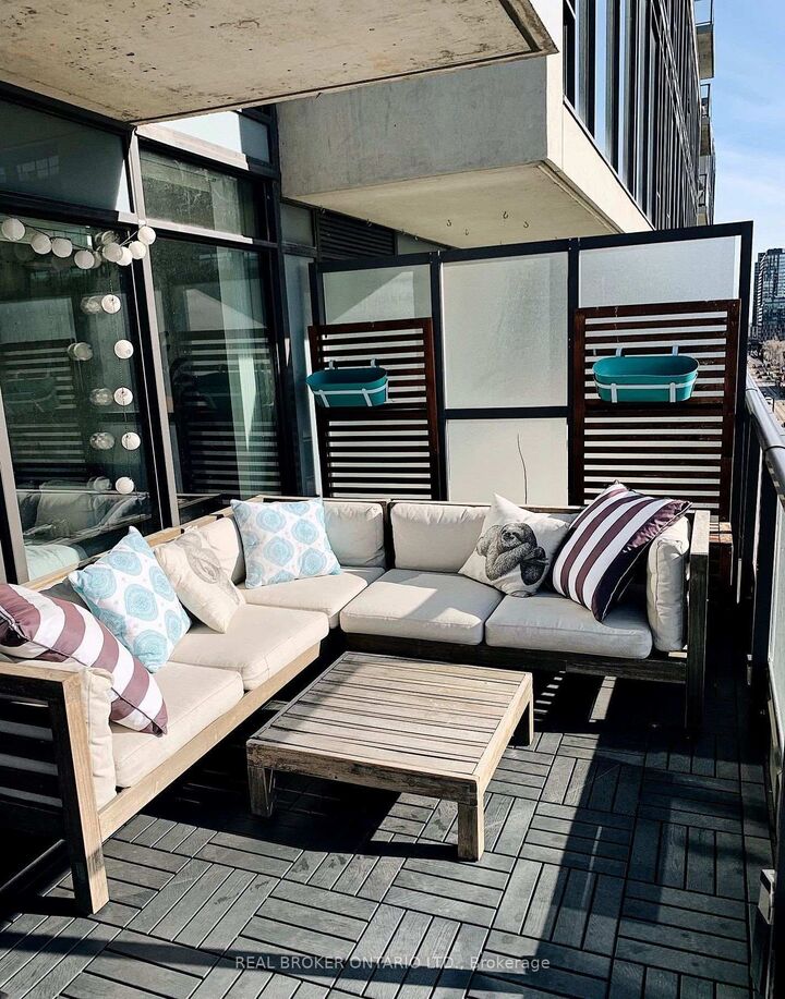 Property Photo: 111 Bathurst Street 605 ON M5V 0M9