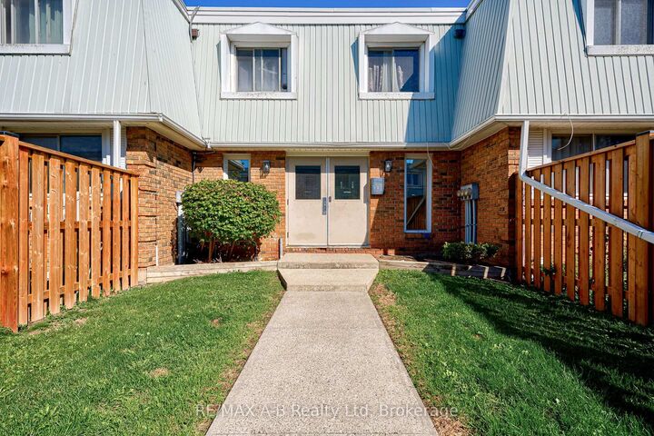 Property Photo:  300 Traynor Avenue 7  ON N2C 2J1 