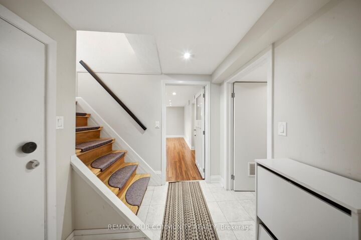 Property Photo:  10 Tinder Crescent Lower 2  ON M4A 1L3 