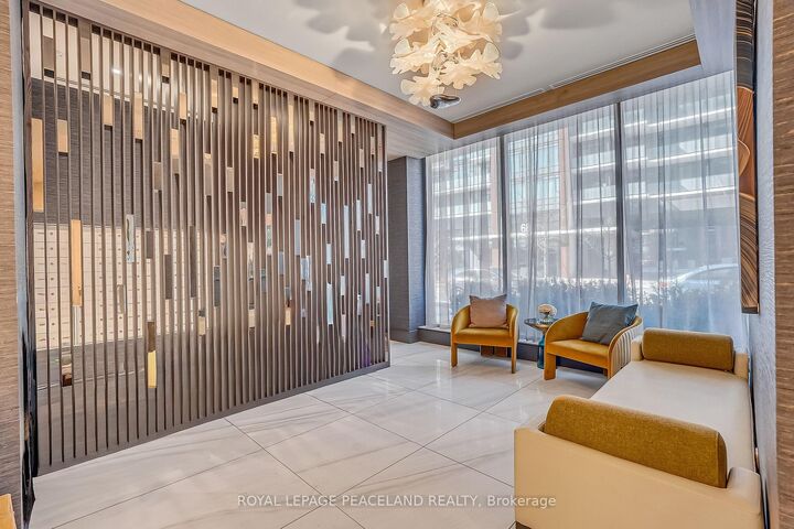 Property Photo: 75 Canterbury Place 1215 ON M2N 0L2