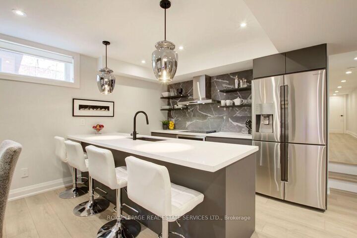 Property Photo:  164 Maurice Drive Unit 2  ON L6K 2W9 