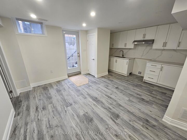 Property Photo:  9 Clovercrest Drive  ON L7A 2N4 