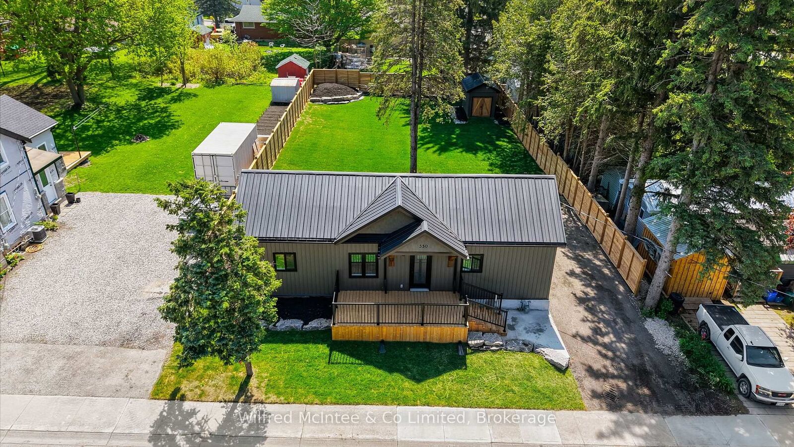 Property Photo:  550 Wellington Street  ON N4W 3G9 