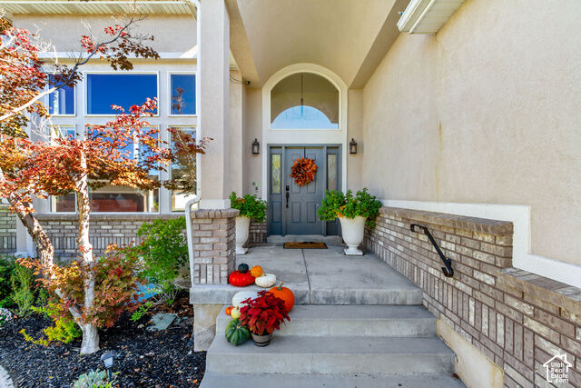 Property Photo:  2047 E Candle Tree Cv S  UT 84092 