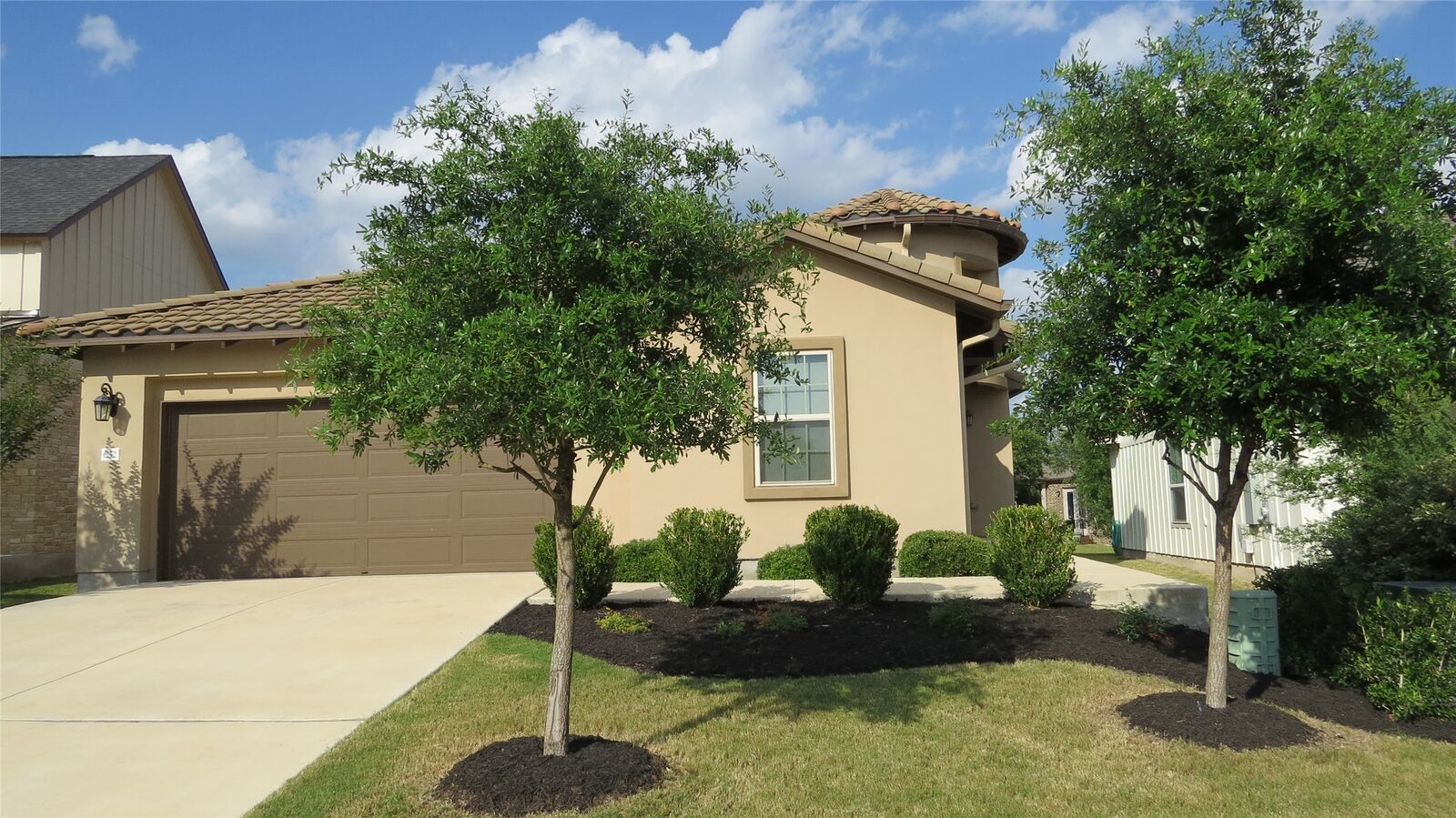 Property Photo:  