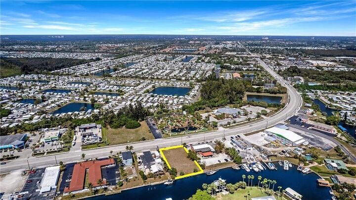 Property Photo: 17721 San Carlos Blvd FL 33931