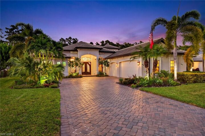 Property Photo: 2299 Somerset Pl FL 34120