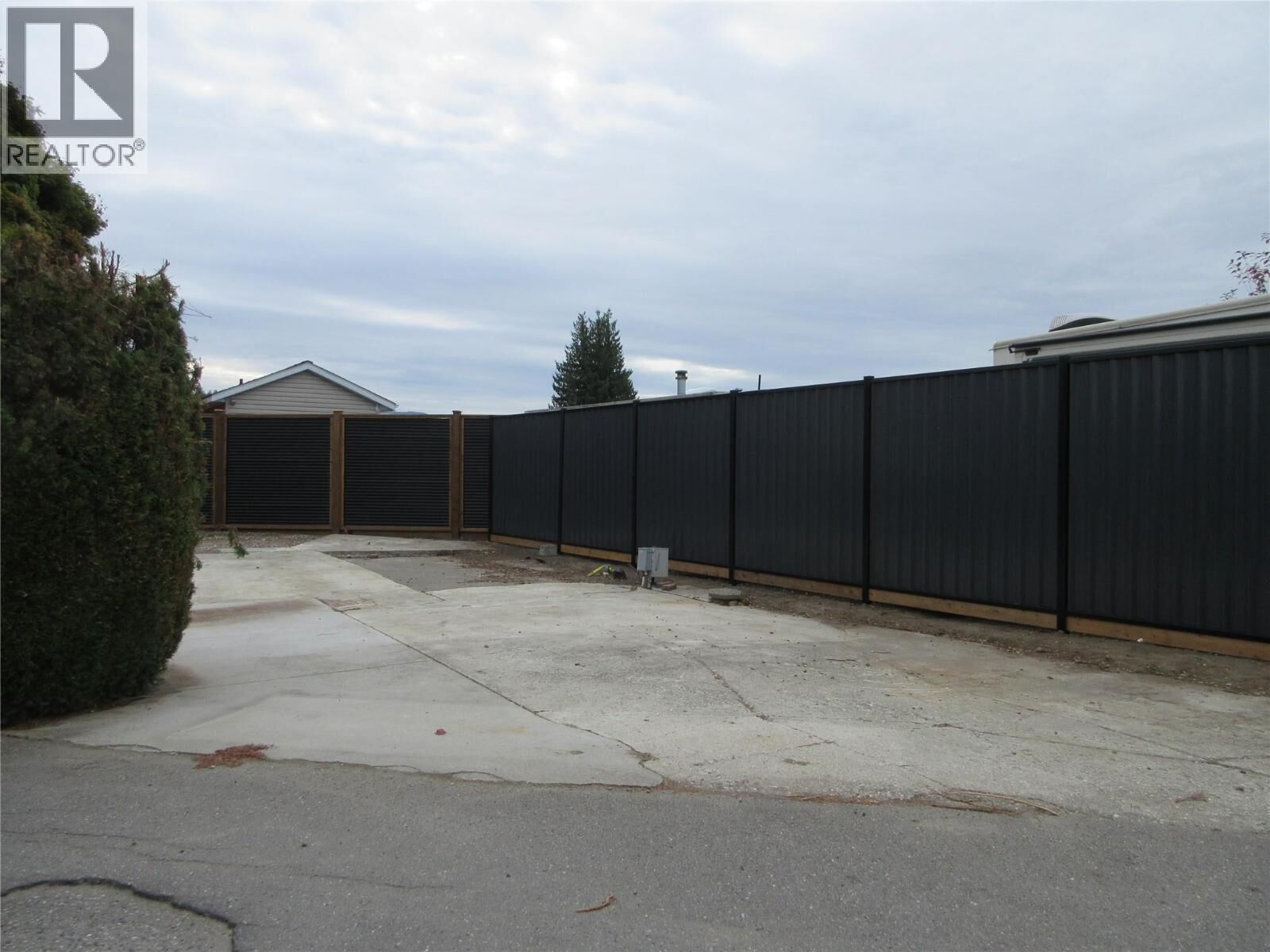 Property Photo:  415 Commonwealth Road 46  BC V4V 1P4 