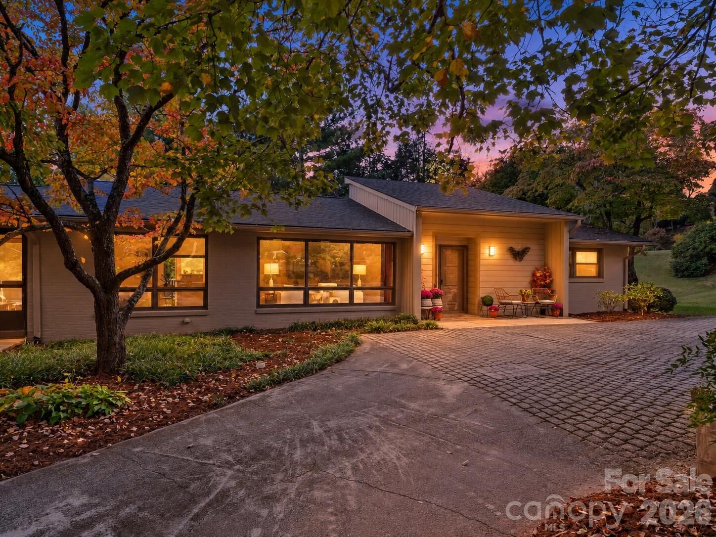 Property Photo:  160 Stratford Road  NC 28804 