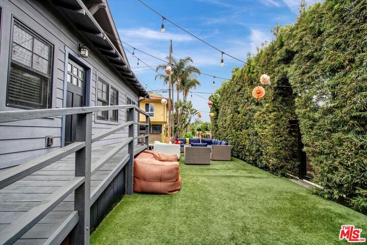 Property Photo: 605 Indiana Ave CA 90291