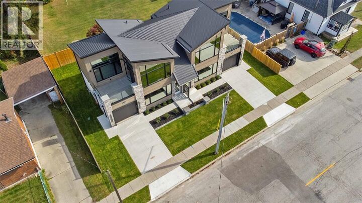 Property Photo:  111 St Clair Street  ON N7V 1N6 