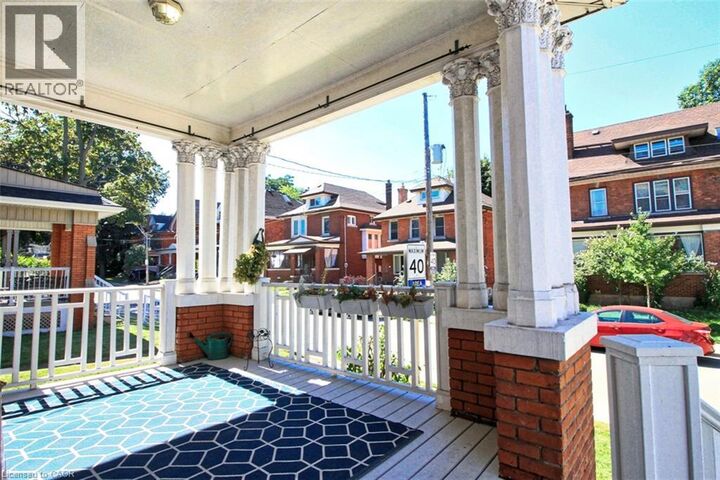 Property Photo:  11 Eastbourne Avenue 1  ON L8M 2M6 
