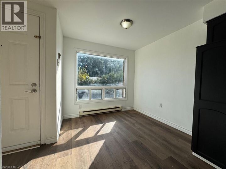 Property Photo:  32 Ralgreen Crescent 4  ON N2M 1T9 