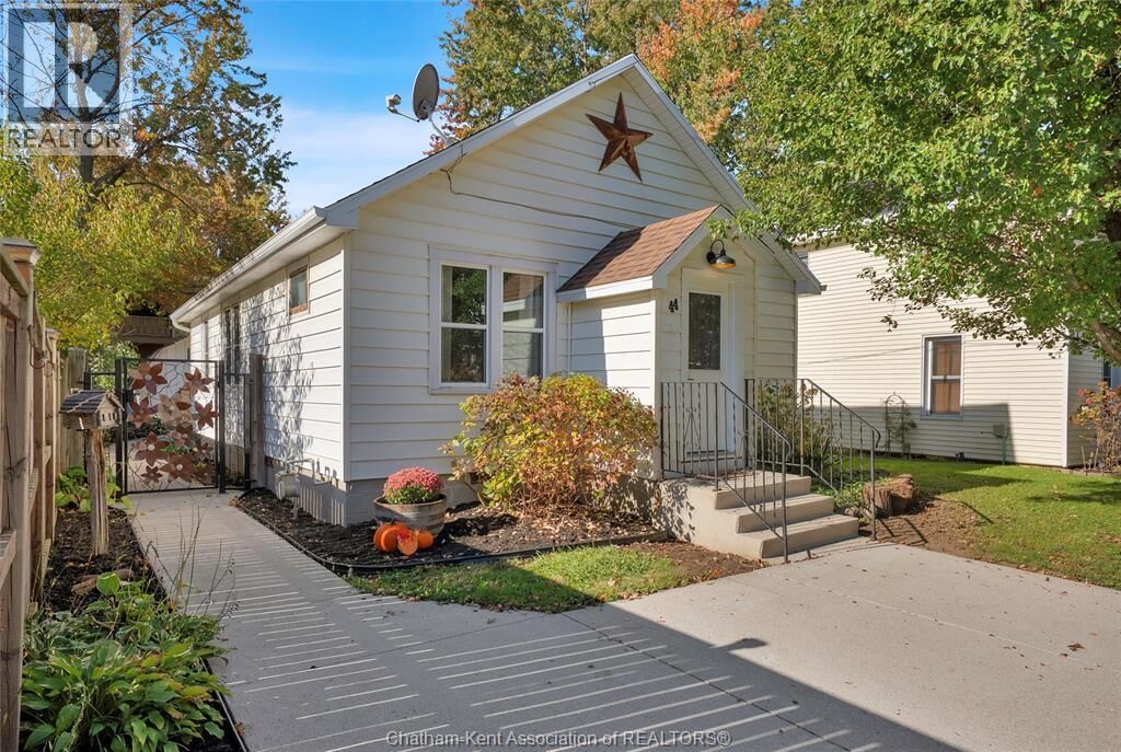 Property Photo:  44 Drummond Street  ON N0P 1A0 