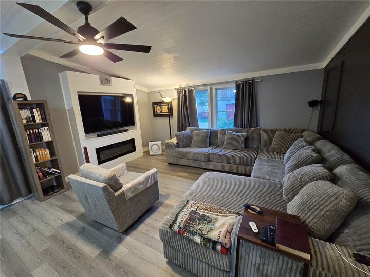Property Photo:  231 Walnut Street  PA 16412 