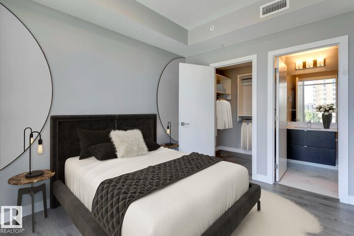 Property Photo:  9922 111 Street NW  AB T5K 1K2 