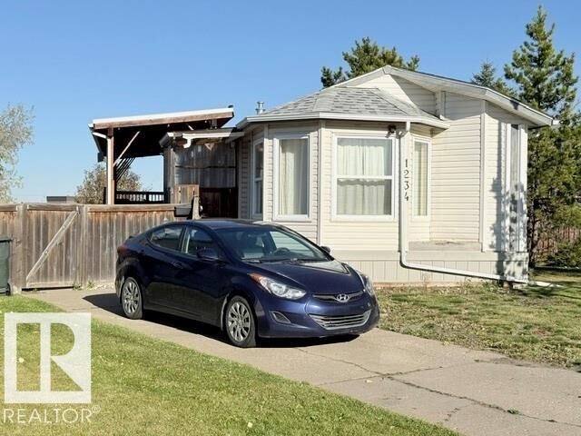 Property Photo:  1234 Lake Vista Crescent  AB T8H 1K5 